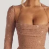 Robe longue à col bénitier ornée Champel, couleur nude Robe longue à col bénitier ornée Champel, couleur nude