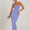 Robe longue à col bénitier ornée Monte Carlo, bleu poudré Robe longue à col bénitier ornée Monte Carlo, bleu poudré