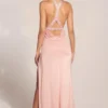 Robe longue à col bénitier Teodora, rose poudré Robe longue à col bénitier Teodora, rose poudré