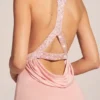 Robe longue à col bénitier Teodora, rose poudré Robe longue à col bénitier Teodora, rose poudré