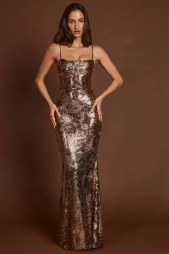 Robe longue à col droit Antea ornée de paillettes noir et or