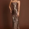Robe longue à col droit Antea ornée de paillettes noir et or Robe longue à col droit Antea ornée de paillettes noir et or