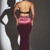 Robe longue à col licou en velours Adriana, couleur vin Robe longue à col licou en velours Adriana, couleur vin