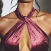 Robe longue à col licou en velours Adriana, couleur vin Robe longue à col licou en velours Adriana, couleur vin