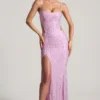 Robe longue à découpes et ornements Lucienne, couleur rose pivoine Robe longue à découpes et ornements Lucienne, couleur rose pivoine