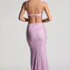 Robe longue à découpes et ornements Lucienne, couleur rose pivoine Robe longue à découpes et ornements Lucienne, couleur rose pivoine