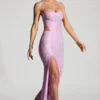 Robe longue à découpes et ornements Lucienne, couleur rose pivoine Robe longue à découpes et ornements Lucienne, couleur rose pivoine