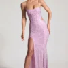 Robe longue à découpes et ornements Lucienne, couleur rose pivoine Robe longue à découpes et ornements Lucienne, couleur rose pivoine