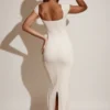 Robe longue Dolcezza en modal à encolure en cœur et manches courtes, couleur ivoire Robe longue Dolcezza en modal à encolure en cœur et manches courtes, couleur ivoire