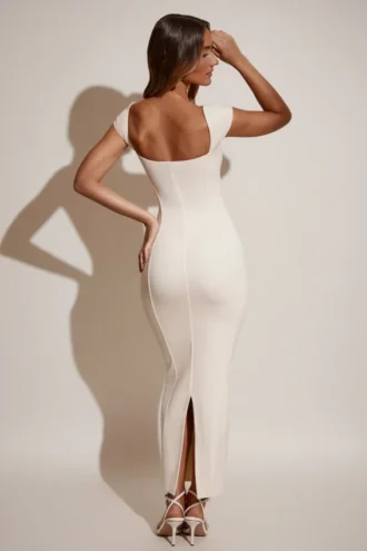 Robe longue Dolcezza en modal à encolure en cœur et manches courtes, couleur ivoire