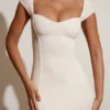 Robe longue Dolcezza en modal à encolure en cœur et manches courtes, couleur ivoire Robe longue Dolcezza en modal à encolure en cœur et manches courtes, couleur ivoire
