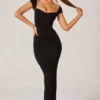 Robe longue Dolcezza à encolure en cœur, couleur noire Robe longue Dolcezza à encolure en cœur, couleur noire