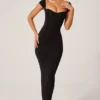 Robe longue Dolcezza à encolure en cœur, couleur noire Robe longue Dolcezza à encolure en cœur, couleur noire