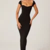 Robe longue Dolcezza à encolure en cœur, couleur noire Robe longue Dolcezza à encolure en cœur, couleur noire