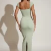 Robe longue Dolcezza à encolure en cœur, vert sauge Robe longue Dolcezza à encolure en cœur, vert sauge