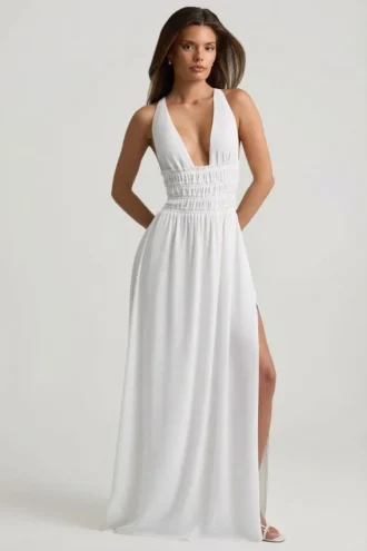 Robe longue à dos croisé et décolleté plongeant Pryana, en blanc
