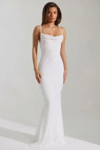 Robe longue dos nu à col bénitier Nivalis, blanche et ornée