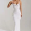 Robe longue dos nu à col bénitier Nivalis, blanche et ornée Robe longue dos nu à col bénitier Nivalis, blanche et ornée