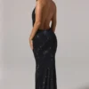 Robe longue dos nu à col bénitier ornée Feyre en noir Robe longue dos nu à col bénitier ornée Feyre en noir
