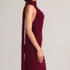Robe longue dos nu à détails de foulard en maille côtelée Dree, couleur vin Robe longue dos nu à détails de foulard en maille côtelée Dree, couleur vin