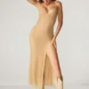 Robe longue à dos nu embellie Lyric en doré Robe longue à dos nu embellie Lyric en doré