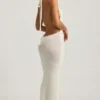 Robe longue à dos nu en bouclé Mirri, couleur blanche Robe longue à dos nu en bouclé Mirri, couleur blanche