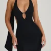 Robe longue à dos nu et découpes avec détail foulard Anneka, en noir Robe longue à dos nu et découpes avec détail foulard Anneka, en noir
