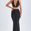Robe longue à dos nu et découpes avec détails métalliques Omarosa, en noir Robe longue à dos nu et découpes avec détails métalliques Omarosa, en noir