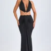 Robe longue à dos nu et découpes avec détails métalliques Omarosa, en noir Robe longue à dos nu et découpes avec détails métalliques Omarosa, en noir