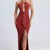 Robe longue à dos nu et découpes « Margot » avec détails métalliques, couleur brun auburn Robe longue à dos nu et découpes « Margot » avec détails métalliques, couleur brun auburn