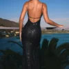 Robe longue à dos nu et découpes ornées Joella, en noir Robe longue à dos nu et découpes ornées Joella, en noir