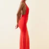 Robe longue à dos nu et découpes Xenia, couleur écarlate Robe longue à dos nu et découpes Xenia, couleur écarlate