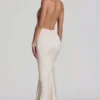 Robe longue à dos nu et dos en queue de poisson Desiree, couleur ivoire Robe longue à dos nu et dos en queue de poisson Desiree, couleur ivoire