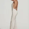 Robe longue à dos nu et dos en queue de poisson Desiree, couleur ivoire Robe longue à dos nu et dos en queue de poisson Desiree, couleur ivoire