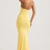 Robe longue dos nu à fronces et dos nu Laverna en jaune pastel Robe longue dos nu à fronces et dos nu Laverna en jaune pastel