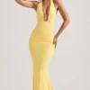 Robe longue dos nu à fronces et dos nu Laverna en jaune pastel Robe longue dos nu à fronces et dos nu Laverna en jaune pastel