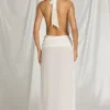 Robe longue à dos nu Kaeli en blanc