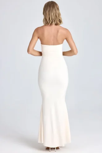 Robe longue drapée à appliqués floraux Aveline, couleur ivoire