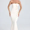 Robe longue drapée à appliqués floraux Aveline, couleur ivoire Robe longue drapée à appliqués floraux Aveline, couleur ivoire