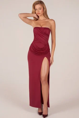 Robe longue drapée à la taille Matilde en rouge cerise
