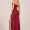 Robe longue drapée à la taille Matilde en rouge cerise Robe longue drapée à la taille Matilde en rouge cerise