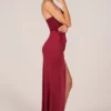 Robe longue drapée à la taille Matilde en rouge cerise Robe longue drapée à la taille Matilde en rouge cerise