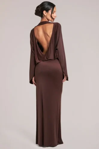 Robe longue drapée à manches longues Lani en marron chocolat