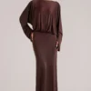 Robe longue drapée à manches longues Lani en marron chocolat Robe longue drapée à manches longues Lani en marron chocolat
