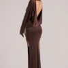 Robe longue drapée à manches longues Lani en marron chocolat Robe longue drapée à manches longues Lani en marron chocolat