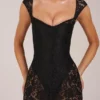 Robe longue Elisa à encolure en cœur, en noir Robe longue Elisa à encolure en cœur, en noir