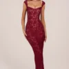 Robe longue Elisa à encolure en cœur, rouge cerise Robe longue Elisa à encolure en cœur, rouge cerise