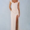 Robe longue Elva en modal à encolure en cœur et taille drapée, couleur ivoire Robe longue Elva en modal à encolure en cœur et taille drapée, couleur ivoire