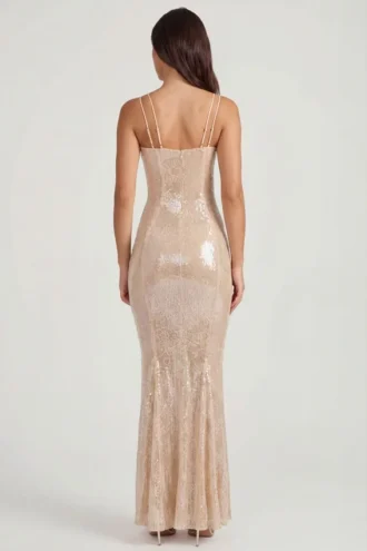 Robe longue en dentelle à encolure carrée ornée Sima, couleur pêche pâle