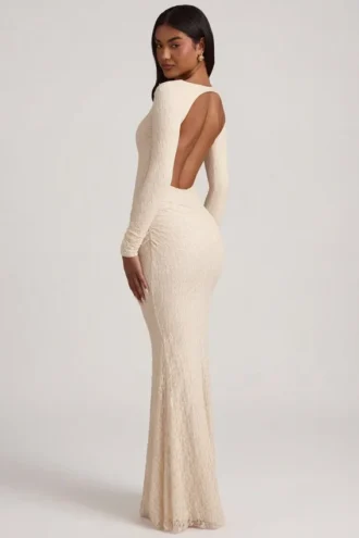 Robe longue en dentelle froncée dos nu Tarini, couleur ivoire